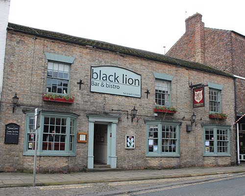 Black Lipon is family run bar & bistro offering fresh food and high quality products are served daily.